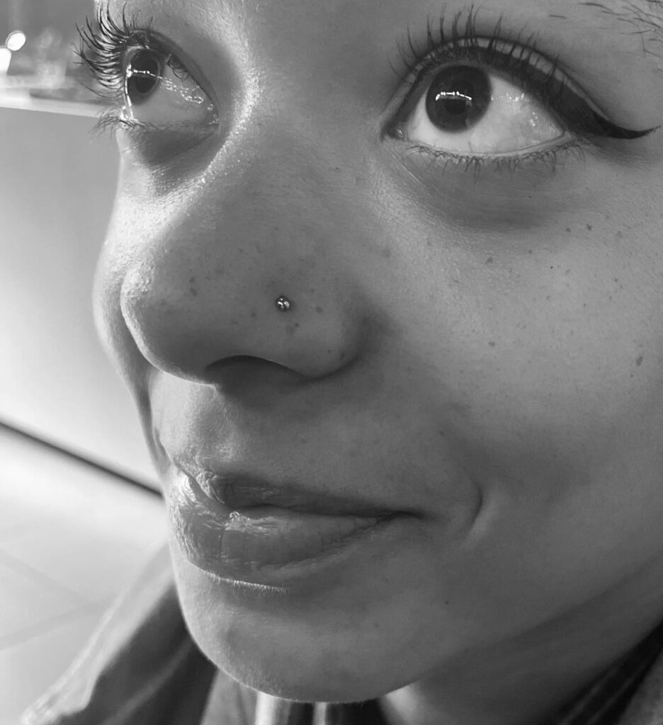 Beautiful Freak Piercing Gent, DE leading lady van de hygiëne wetgeving.  Specialiste in alle kraakbeen piercings- genitale piercing vrouw en  transgender vrouw- tepel piercing- neus piercing- lip piercing-wenkbrauw  piercing-navel